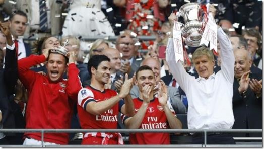Arsene Wenger holds up the FA Cup, 2014